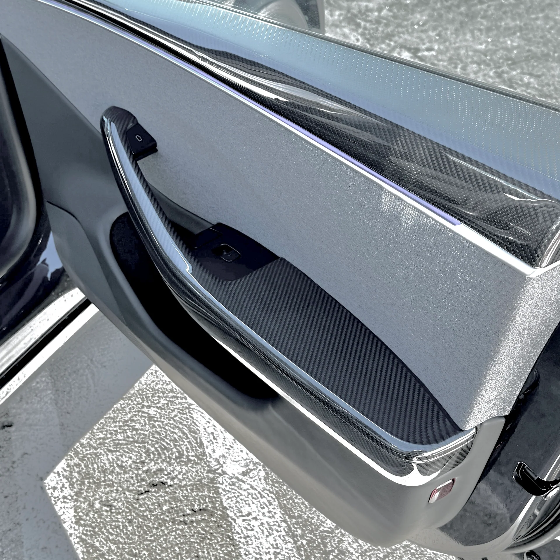 Glossy Carbon Fiber Front Door Armrest Cover for 2024+ Model 3 Highland