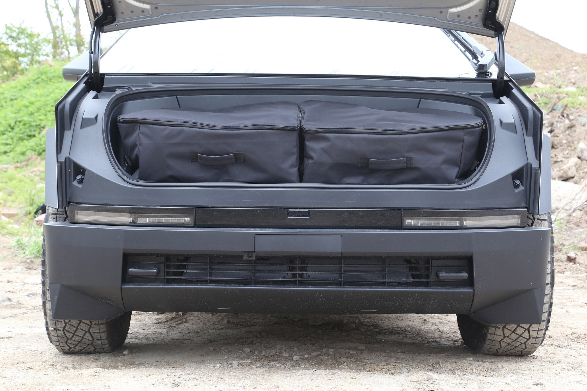 Custom-Fit Insulated Front Trunk Bag Set for Tesla Cybertruck