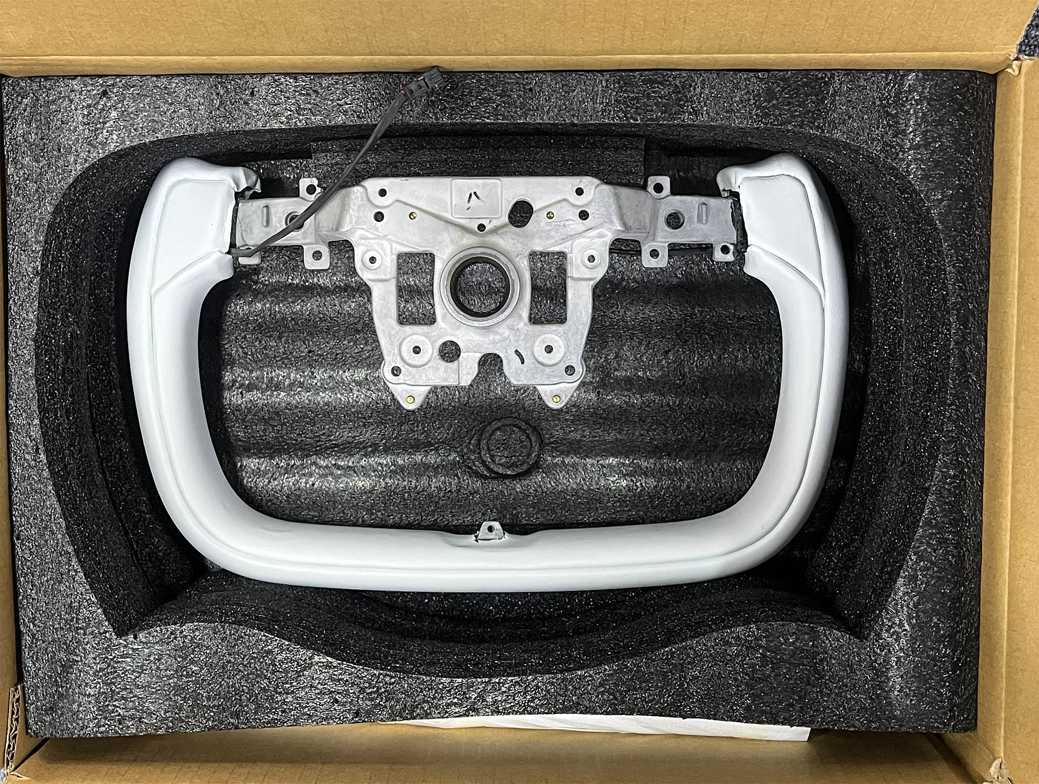 2024+ Tesla Model 3 Highland Yoke Steering Wheel