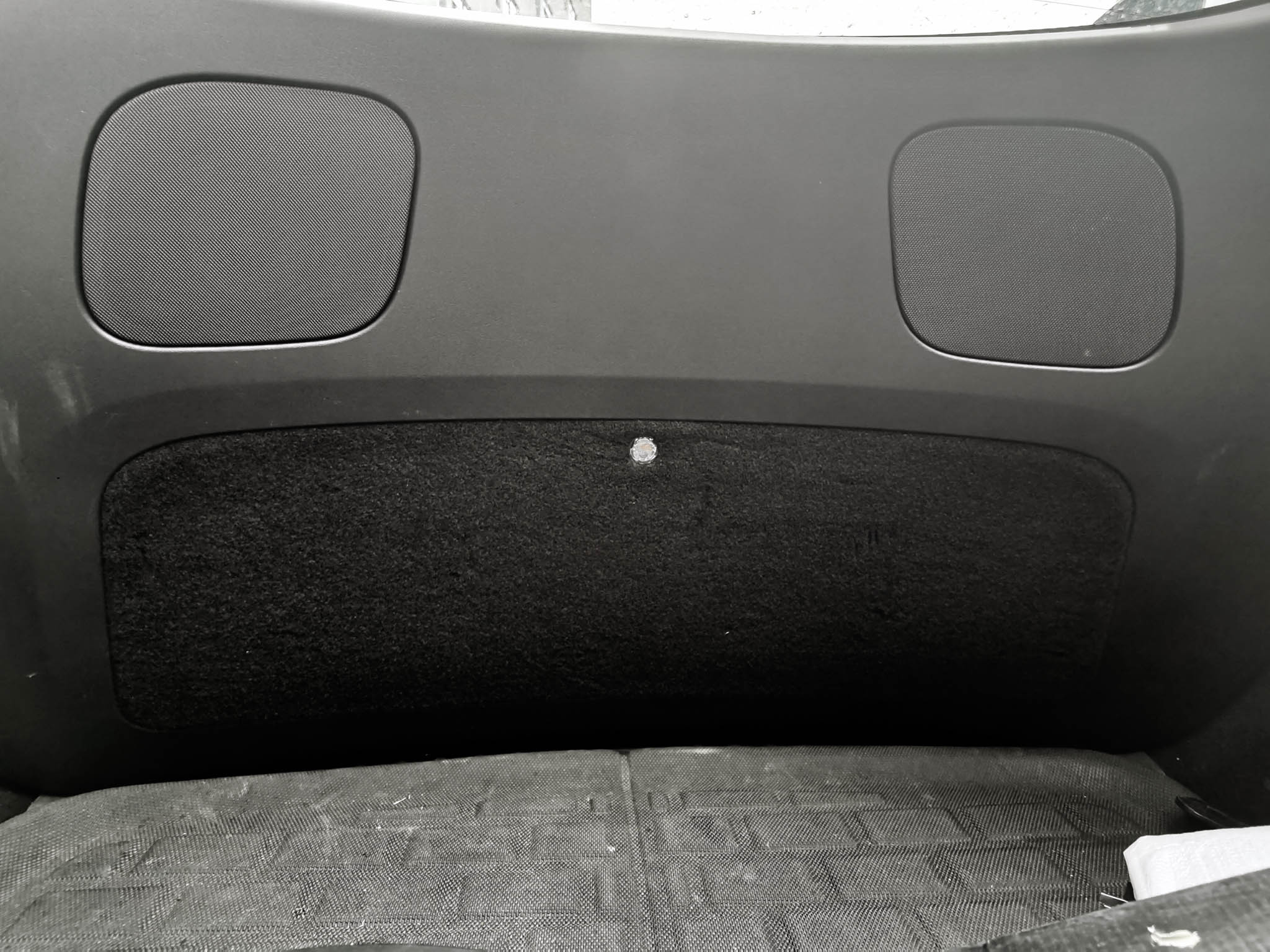 Tesla Model Y Trunk Lid Protector Mat (2020–2024) – All-Weather TPE Rubber, Scratch & Dirt Resistant