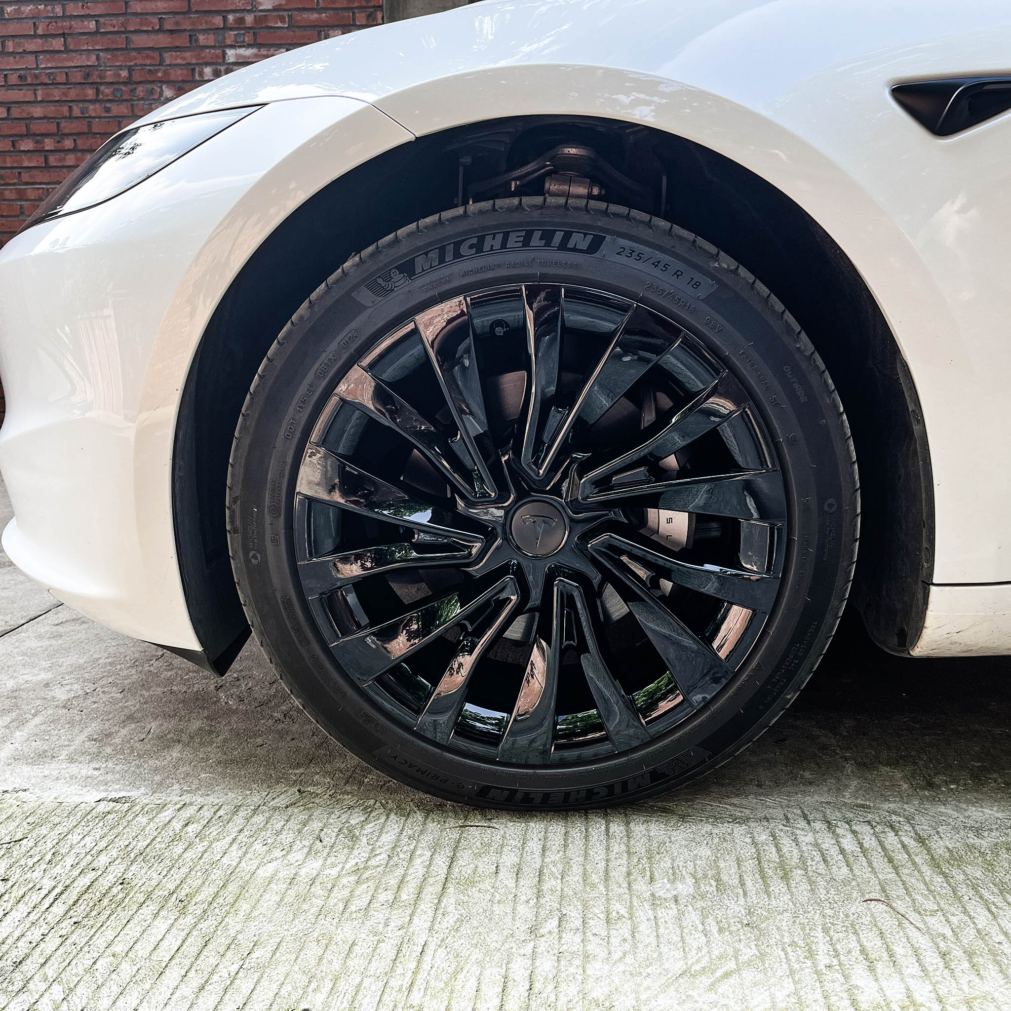 2024 Model 3 Highland wheel cover upgrade. Navo Style