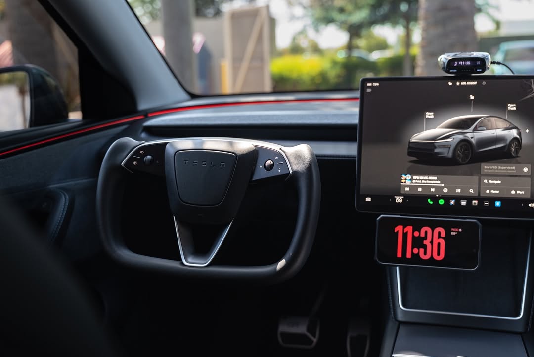 Tesla Model Y Juniper Yoke Steering Wheel Upgrade (2025+) | Premium Heated, Ergonomic Design & Easy Installation
