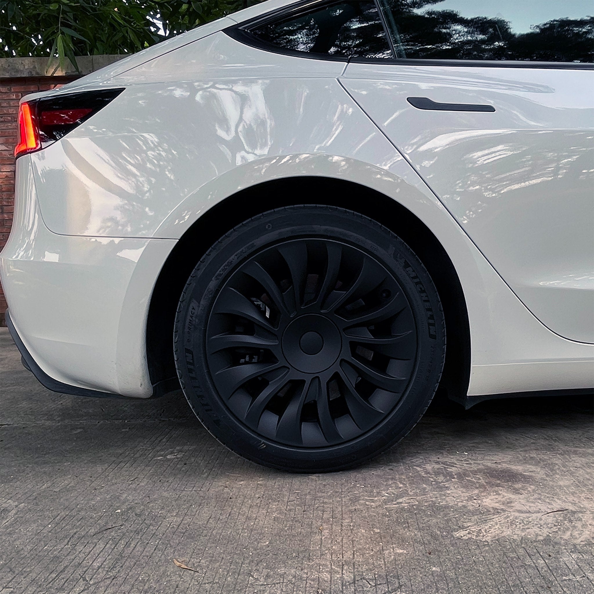 Model 3 Highland 2024: Turbine 18" Wheel Rim Protector Cover