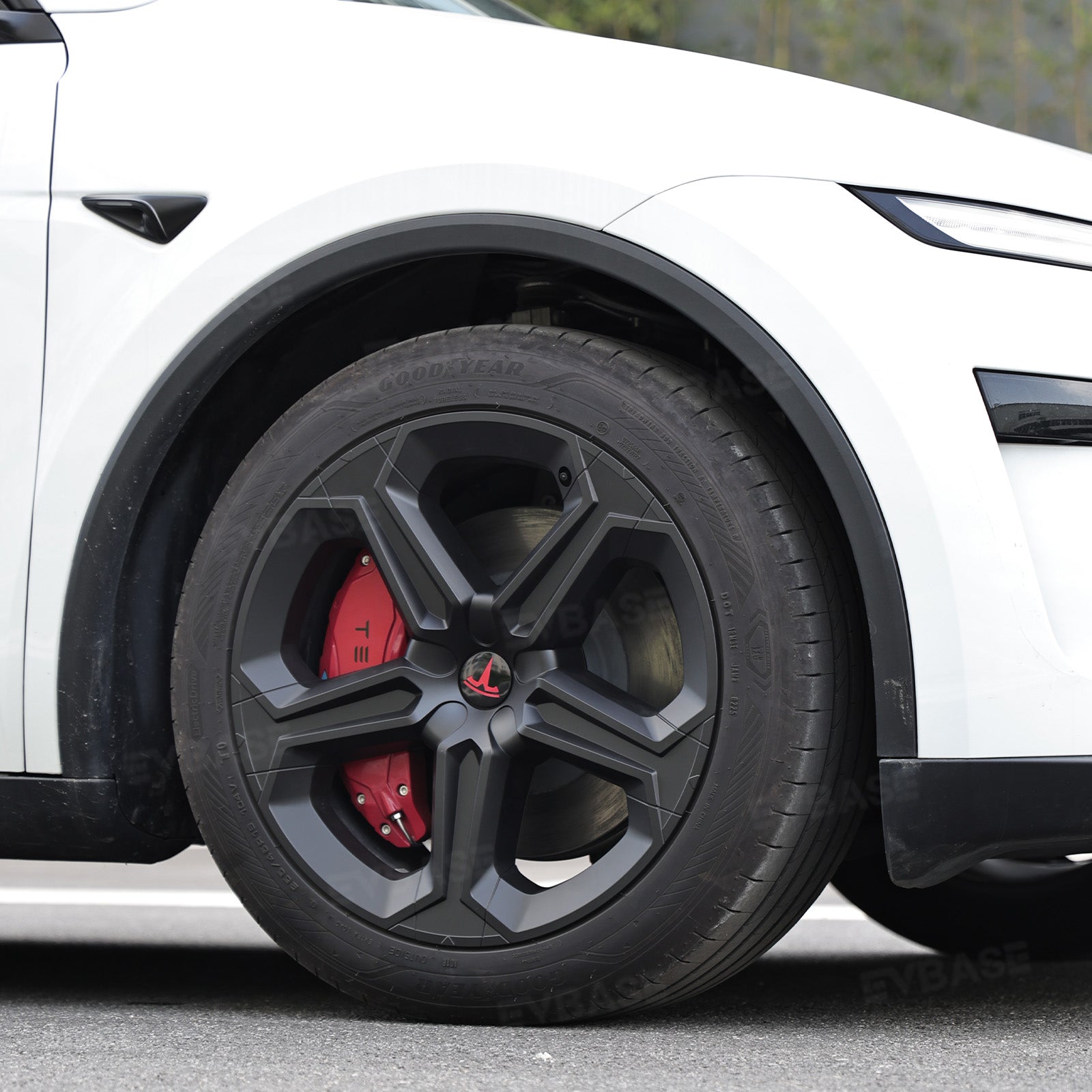 Tessgo "Nomad-Armor" 19" Futuristic Off-Road Wheel Covers for Model Y Juniper