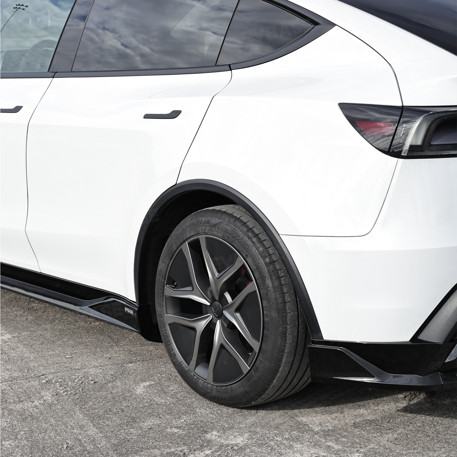 Tessgo "Elite-Series" 19" Performance Wheel Covers for Model Y & Juniper